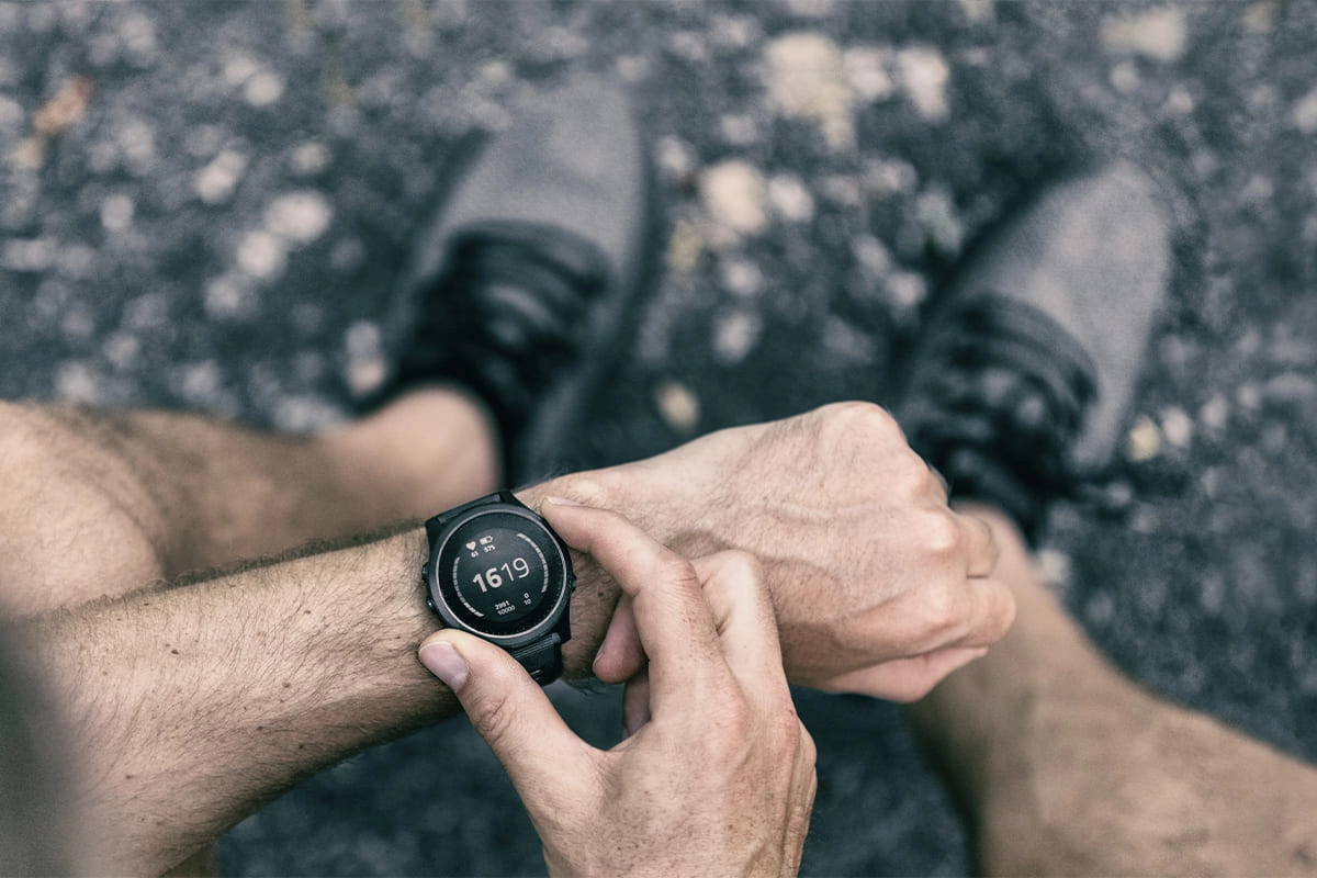 Adjustable Ergonomic Fitness Tracker Device